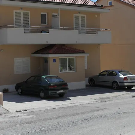 With A Parking Space - 6850 Makarska