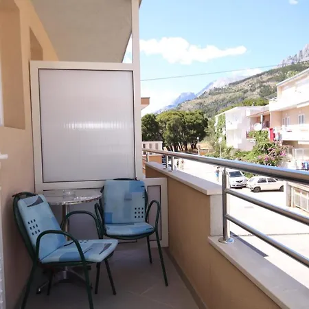 With A Parking Space - 6850 Makarska