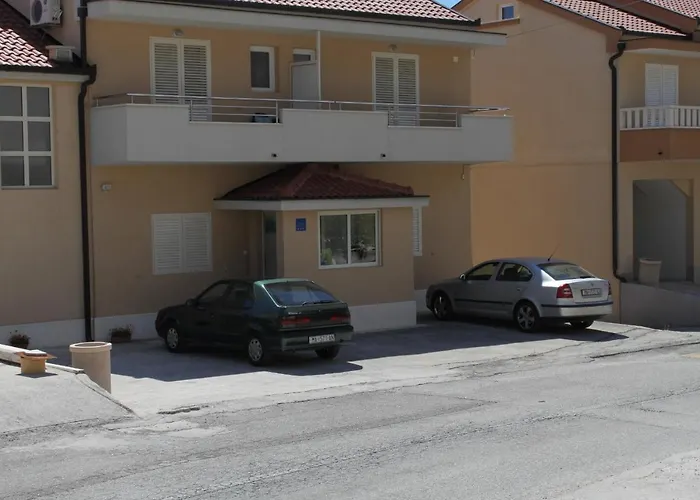 With Parking Space - 6850 Μακάρσκα